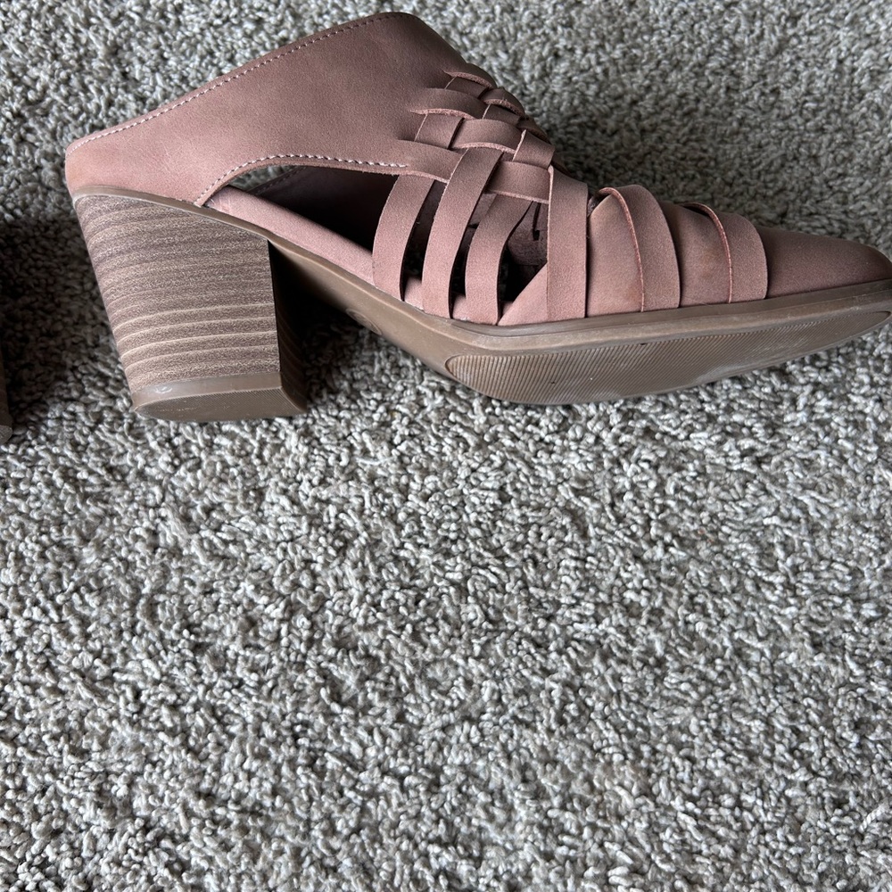 Universal Thread Heeled Weave Pattern Mules. Sz 8… - image 8